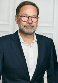 Jan Kuhl's Instagram, Twitter & Facebook