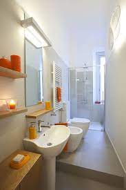 Come Arredare Un Bagno Stretto E Lungo Dalla A Alla Z Bagno Stretto Arredamento Bagno Bagni Stretti E Lunghi