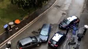 Bologna bo autostrada a14 incidente stradale e incendio. Gta Piazza Bologna Inseguito Dai Carabinieri Si Scontra Contro Un Auto In Contromano E Scappa
