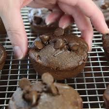 Chocolate Banana Oatmeal Blender Muffins Gluten Free Healthy Muffins That Will Get Your Day Started Right Super Quick Video Healthy Sweets Healthy Muffins Food