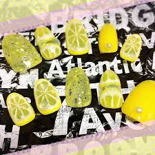 レモンの輪切り レモンネイル ジェルネイル 夏ネイル イエローネイル 近くで見たらダメ セルフネイル ネイル ネイル セルフ レモン