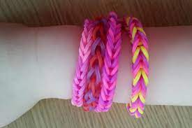 Und wie man den knoten macht ohne dass er wieder aufgeht. Loom Bands Basteln Video Bastelanleitung Fur Armbander Aus Gummis