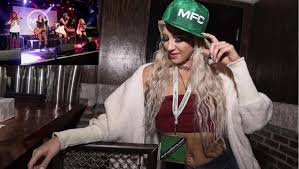 MyFreeCams Models Relax at Private Party to Close Day 2 
