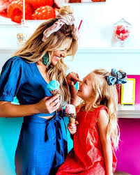 She stopped pursuing her education after having her daughter, but later went back to university. Awesome Moody Lifestyle Portrait Photography By Mark Singerman Cole And Savannah Mommy Daughter Pictures Mother Daughter Pictures