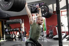How Tight Should A Weightlifting Belt Be? [Full Guide & Tips!]