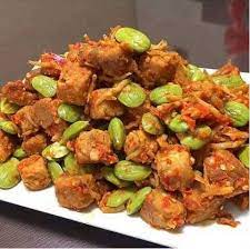 Panaskan sedikit minyak goreng kembali, lalu tumis bumbu. Resep Sambal Goreng Tempe Teri Petai Infoserbaserbi Com