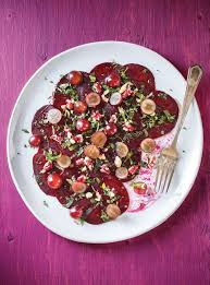 Carpaccio De Betteraves Aux Raisins Et Aux Noix Rouges Ricardo Recette Carpaccio De Betterave Betrave Recette Recettes Betteraves Rouges
