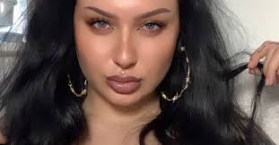 Roberta Rae's Instagram, Twitter & Facebook