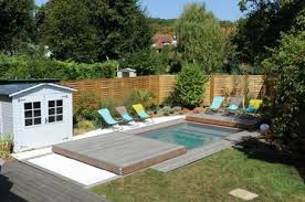 La Terrasse Coulissante Une Fois Ouverte Constitue La Plage Bois Au Bord Piscine Amenagement Paysager Amenagement Jardin Terrasse Piscine Terrasse Bois Piscine