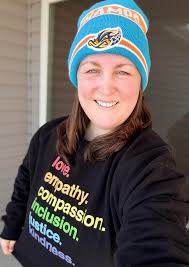 Finally cold enough to wear my new Kind Cotton sweatshirt out and about!  Loving its positive message. 💖