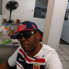 Last week I was able to meet the one and only Frankie Beverly And Maze! I  had such an amazing time at the concert and afterwards was able to present  him with