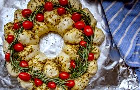 These edible wreaths are easy on the eyes and taste buds. Bread Sharing Wreath Nelliebellie