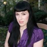 Lisa Bertoni's Instagram, Twitter & Facebook