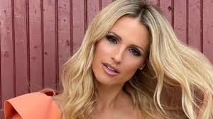 Oppure tagli come la sovra coscia di maiale e la locena. Michelle Hunziker Ci Da Un Taglio Come Le Sta Il Caschetto Foto