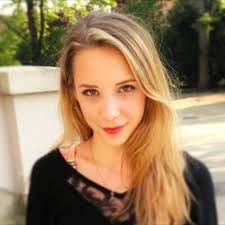 Caroline SANCHEZ (By Marie