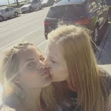 Nadja benaissa, sandy mölling, lucy diakovska und jessica wahls (von links) melden sich als no angels zurück. Sandy Molling Endlich Ist Meine Mama Mit Ihrem Mann Bei Facebook