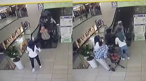 Begitu membuka pintu rumahnya azis terkejut, pintu rumahnya tidak terkunci. Wanita Dakwa Nampak Budak Jatuh Eskalator Kenanga Tampil Jelas Insiden Sebenar Viral Mstar