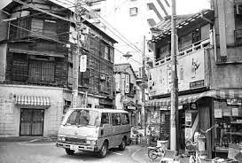 こば ジェミニのサガっ子クラブさんのツイート 80年代後半の新宿南口や二丁目ってこれだもんなあ まんがの森に行くまでに結構 ここ新宿か って光景あったわ 日本の景色 東京 風景 古い写真