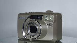 It has a classic plastic body and almost no controls. Yashica Zoomate 165se A Quick Point And Shoot Camera Review Youtube
