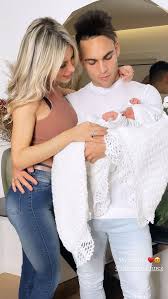 Fra wikipedia, den gratis encyklopædi. Sportscenter Auf Twitter Foto En Familia Para Lautaro Martinez Junto A Su Amor Agustina Y La Pequena Nina