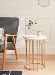 On customise une petite table pour y apporter une touche de marbre et de pastel, pile dans la tendance ! Table Basse En Marbre 15 Jolis Modeles Pour Votre Salon