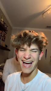 Friday Voice Impression: Latino Sebastian Reggio