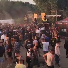 La procura di viterbo ha aperto un fascicolo di indagine in relazione alla morte di un ragazzo di 25 anni avvenuta al rave party in corso da cinque giorni tra toscana e lazio. Viterbo Rave Party Non Autorizzato Trovato Morto Un Ragazzo Scomparso Nel Lago