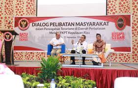 Juga upaya defensif dan proteksi terhadap ideologi asing yang ingin mengganti pancasila, kata budi di semarang, sabtu (28/04) pekan lalu. Bnpt Perkuat Pemahaman Masyarakat Perbatasan Cegah Radikalisme