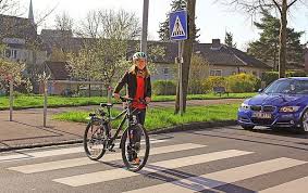 Radfahrer Und Zebrastreifen Nur Wer Sein Rad Schiebt Ist Fussganger Regio Aktuell24