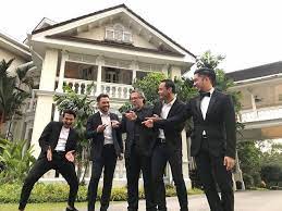 Villa ghazara, dari luar, banglo milik dr ghazaly baqri dan isterinya, zaharah mustakim kelihatan indah dan sempurna. Akasia Villa Ghazara Azira Shafinaz Shukri Yahya Syed Aiman Hafeez Mikael 7pm Drama Realiti Tv Hiburan Forum Cari Infonet