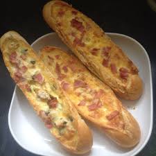 Baguette Farcie Omelette Dinde Et Fromage Et Voici Le Resultat Trop Appetissant Food Hot Dog Buns Cooking