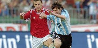 El 17 de agosto de 2005, lionel messi tuvo su primer partido en la selección mayor. El Insolito Debut De Messi En La Seleccion