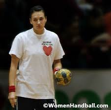 Neutroni liberi eliberați de fiecare eveniment de fisiune pot declanșa în continuare alte evenimente care, la rândul lor eliberează mai mulți neutroni și pot determina mai multe fisiuni. Cristina Neagu Women Handball