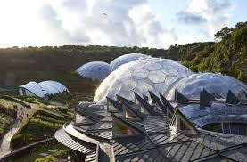 The project is located in a reclaimed china clay pit, located 2 km (1.2 mi) from the town of st blazey and 5 km (3 mi). Eden Project A Rainforest Housed In Iconic Domes Is A Top Uk Attraction