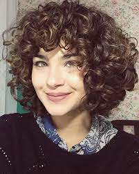 Short Layered Curly Hair With Bangs Short Layered Curly Hair Curly Hair Styles Naturally Short Curly Haircuts