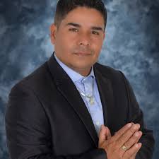 Los invito a suscribirse a mi canal de YouTube, donde muy pronto podrán  escuchar "El bastón de mi suegra", una canción parrandera que será perfecta  para estas fiestas. 🎶✨ ¡Es de mi