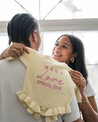Awe Gửi lời chúc mừng đến tiền vệ Green Bay Packers Jordan Love và vợ  Ronika!! 😍😍😍🙌🏾🙌🏾🙌🏾