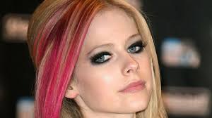 Avril lavigne) available on all platforms nowlisten here: Avril Lavigne Rapper Mod Sun Hat Um Ihre Hand Angehalten Stern De