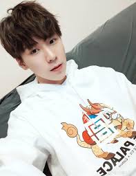 He just didn't look that good in the movie's first scene lol! Wangbowen 04 2 2019 Wang Bowen Meng Rui Latinoamerica Facebook