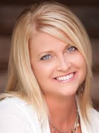 Dinah Mitchell's Instagram, Twitter & Facebook