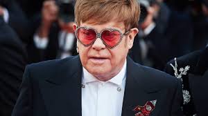 Elton John: "Ich kann mich nicht seitwärts bewegen"