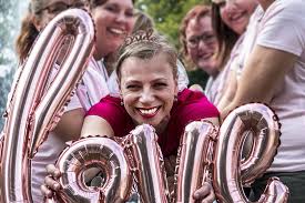 Vi kan ordna leverans till hela sverige. Bachelor Ette Party Roliga Aktiviteter For Teambuilding Kick Off I Stadsmiljo Stadsuppdraget