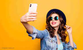 A selfie is a photograph of yourself, taken by yourself. 5 Apps Fur Selfie Begeisterte Bessere Selfies Machen Connect