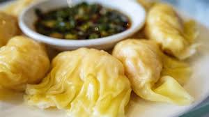 After that to prepare dim sums, take a dough portion, dust with flour and roll from the edges to make a thin disc. Steamed Vegetable Wontons