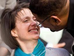 Una mujer gana la batalla para clarificar la ley británica de suicidio  asistido