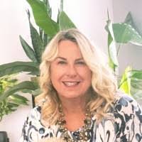 Darcy Meade's Instagram, Twitter & Facebook