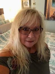 Voting for room designs in a game without bias