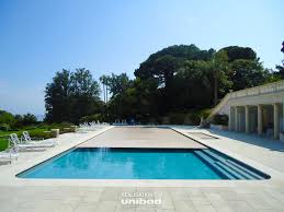 Les lames fabriquées en pvc résistent aux u.v et à une charge de 100 kg. Couverture De Piscine Immergee A Rails A Ramatuelle Unibad