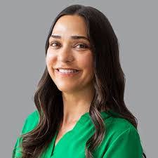 Leslie Crown's Instagram, Twitter & Facebook