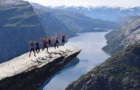 Learn about fjords, northern lights, midnight sun, where to stay, walking, fishing and more. Noorwegen Groepsreizen Mundero